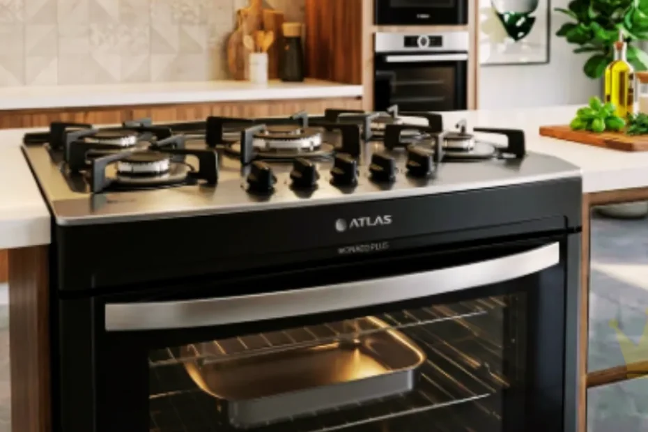 Fogão Atlas Mônaco Plus 5 bocas preto com mesa inox e forno amplo em cozinha moderna.