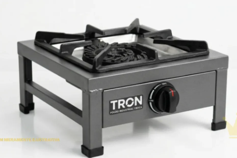 Fotografia profissional em estúdio do Fogão Industrial Tron 1 Boca Grafite, destacando sua estrutura quadrada compacta e robusta com acabamento em pintura eletrostática cinza-grafite fosco. O produto apresenta uma única grelha reforçada de ferro fundido preto sobre o queimador de alta pressão, um manípulo frontal de controle de chama e pernas firmes com sapatas de borracha, tudo centralizado contra um fundo branco limpo.